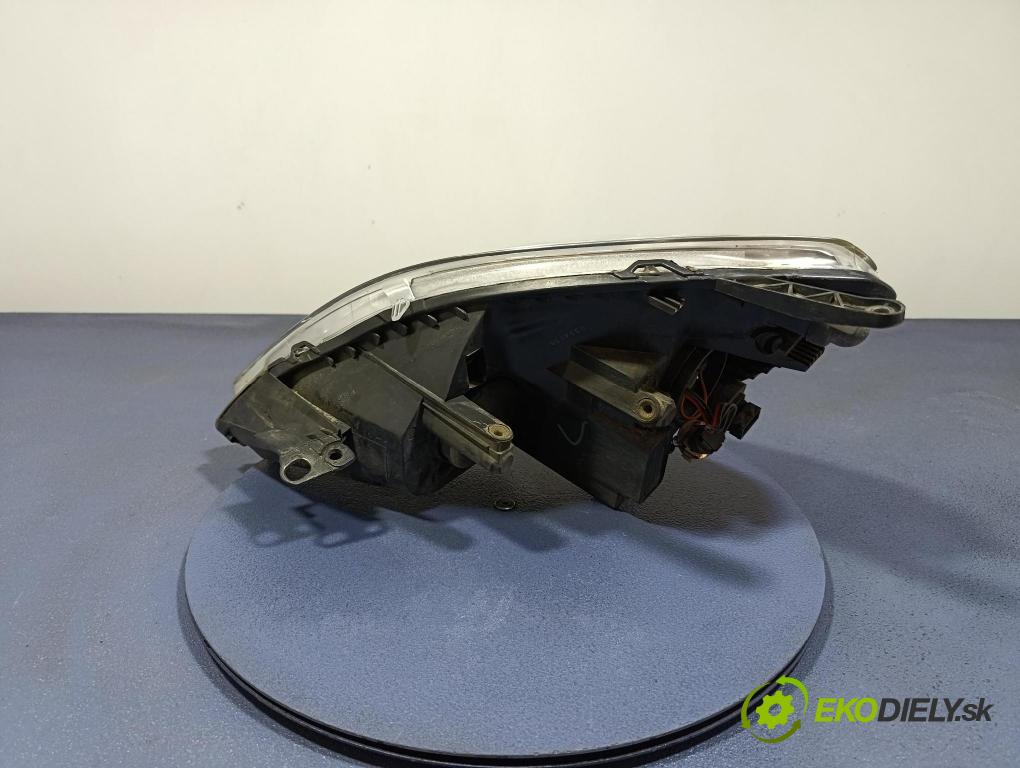 Opel Zafira 2006 Reflektor: v pravo: 442-1149R