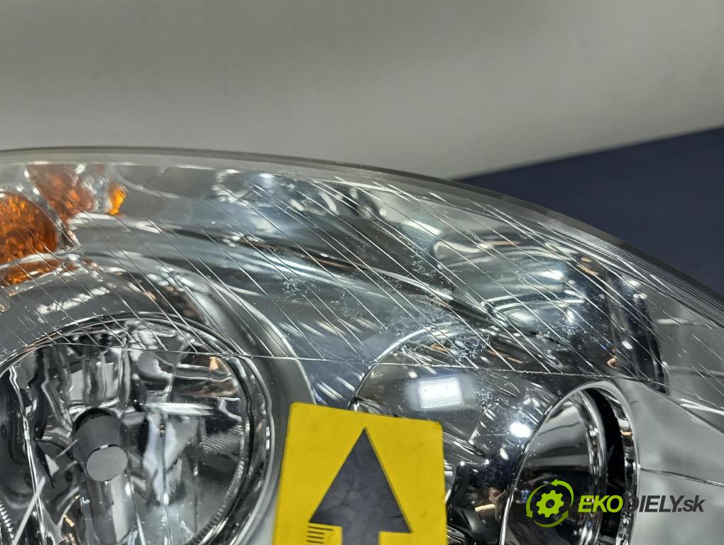 Opel Zafira 2006 Reflektor: v pravo: 442-1149R