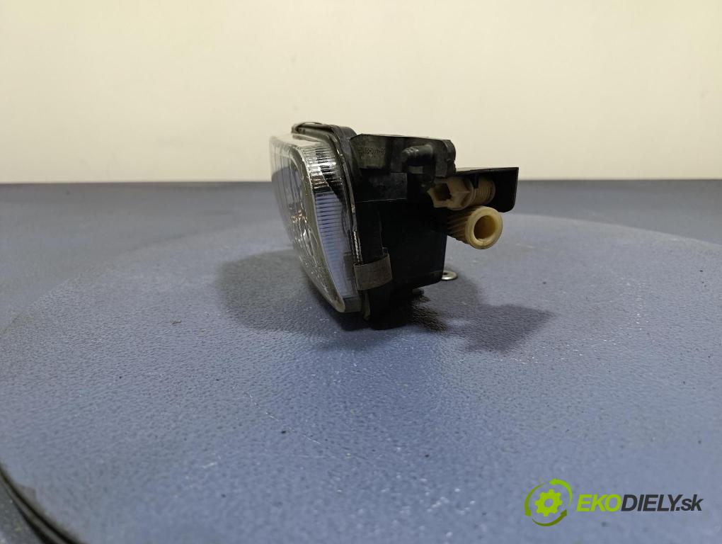 Mercedes C-klasa 2005 Halogen v pravo: