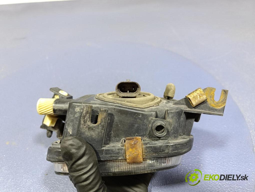 Mercedes C-klasa 2005 Halogen v pravo: