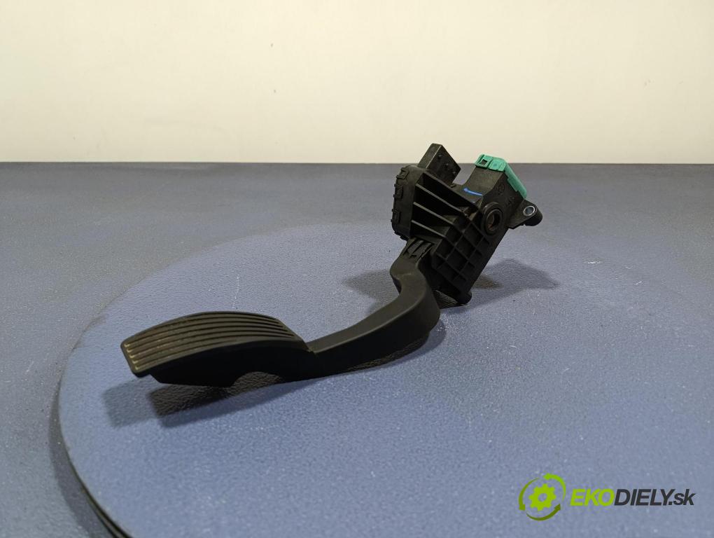 Opel Corsa 2007 pedal Plyn: 55702022