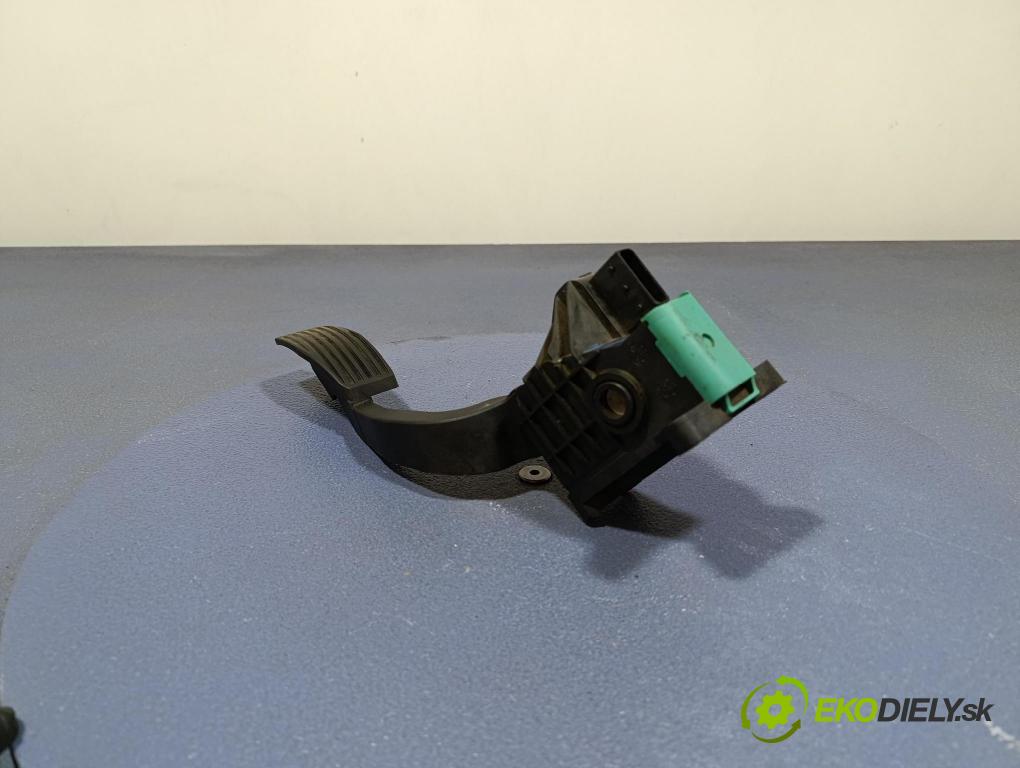 Opel Corsa 2007 pedal Plyn: 55702022