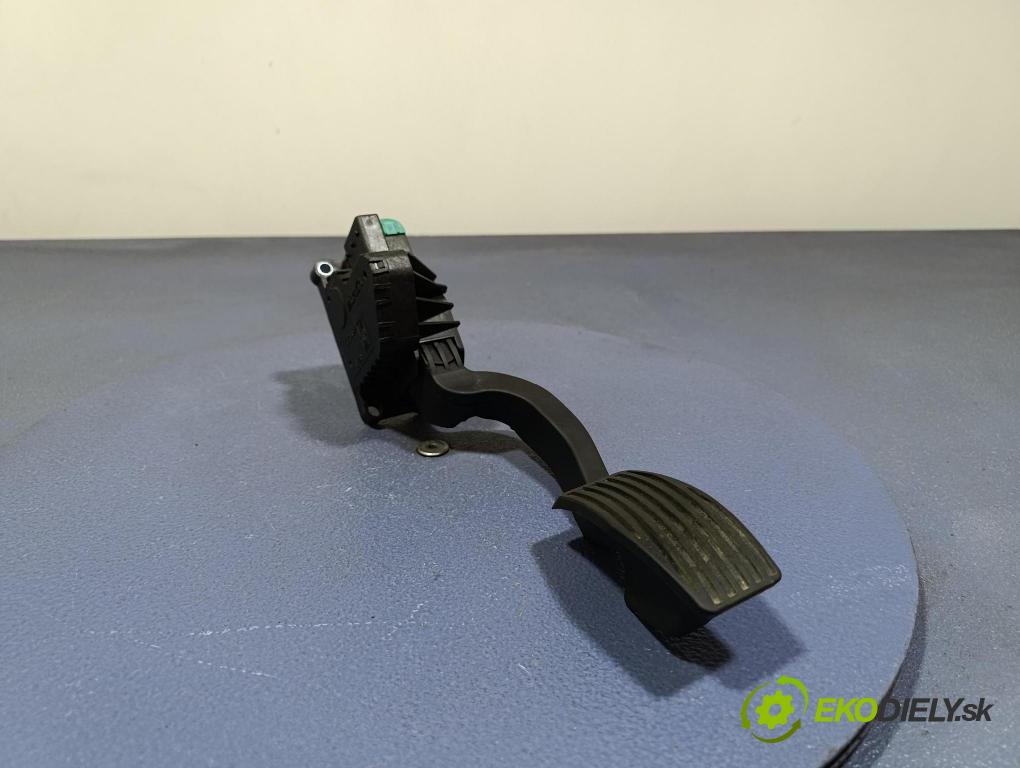 Opel Corsa 2007 pedal Plyn: 55702022