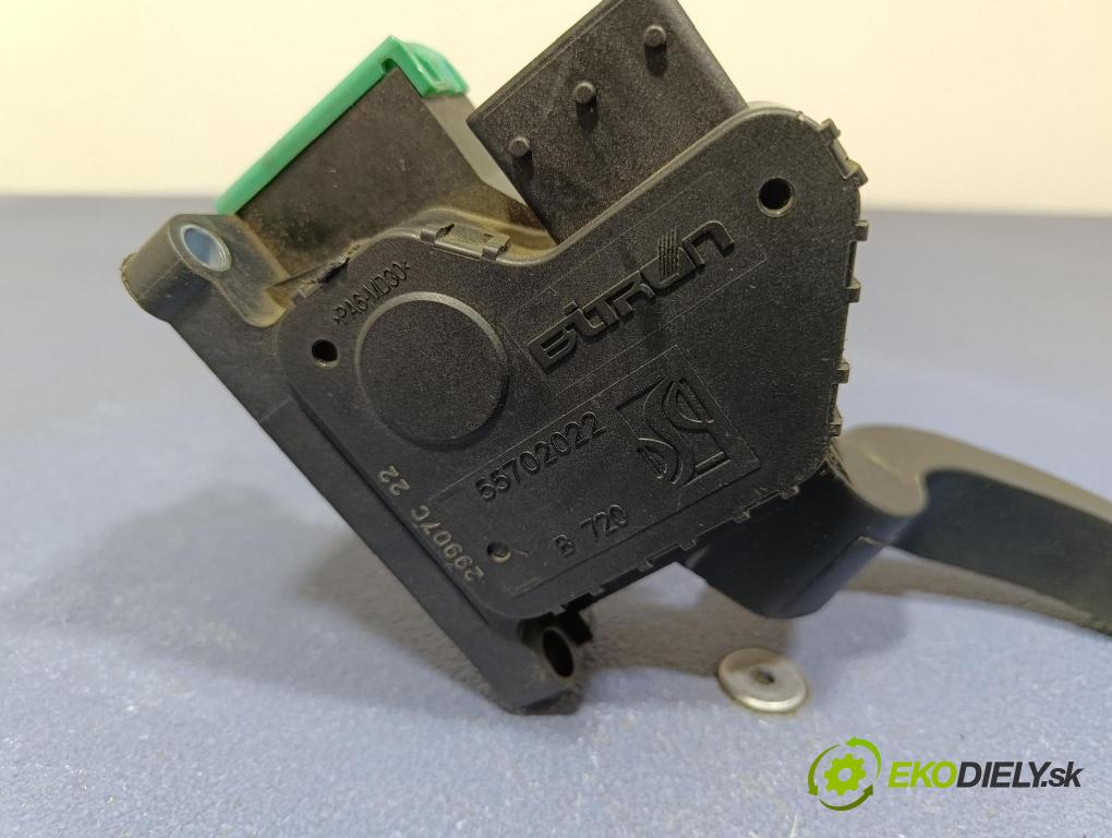 Opel Corsa 2007 pedal Plyn: 55702022