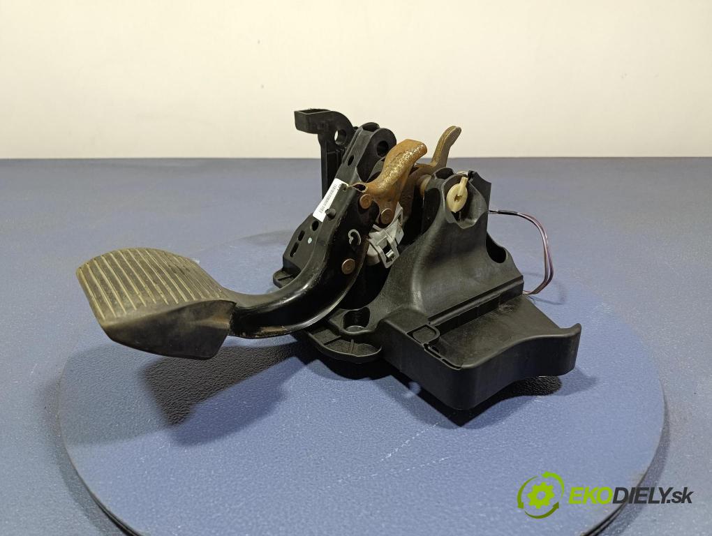 Opel Corsa 2007 pedály 55700896