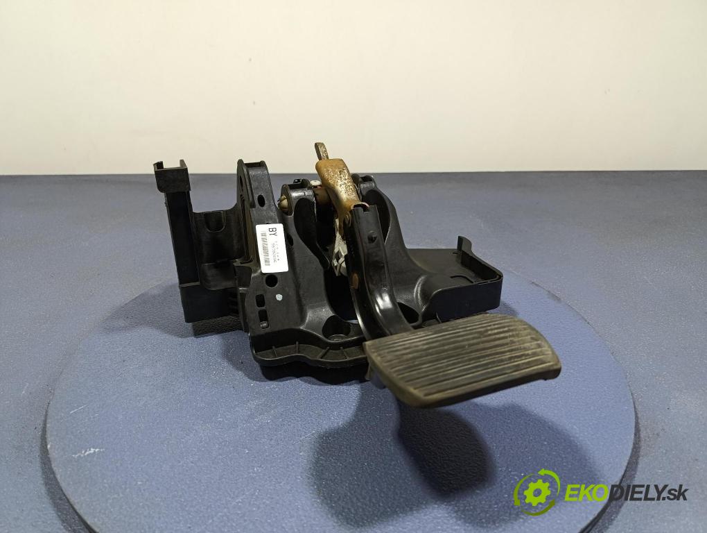 Opel Corsa 2007 pedály 55700896