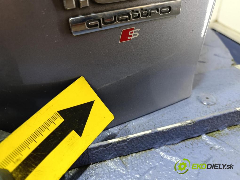 Audi A4 2003 zadní dveře kufra: kufr