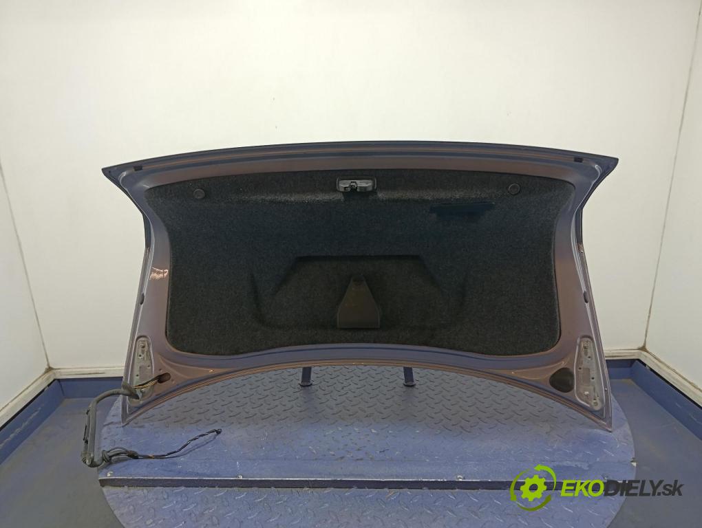 Audi A4 2003 zadní dveře kufra: kufr 