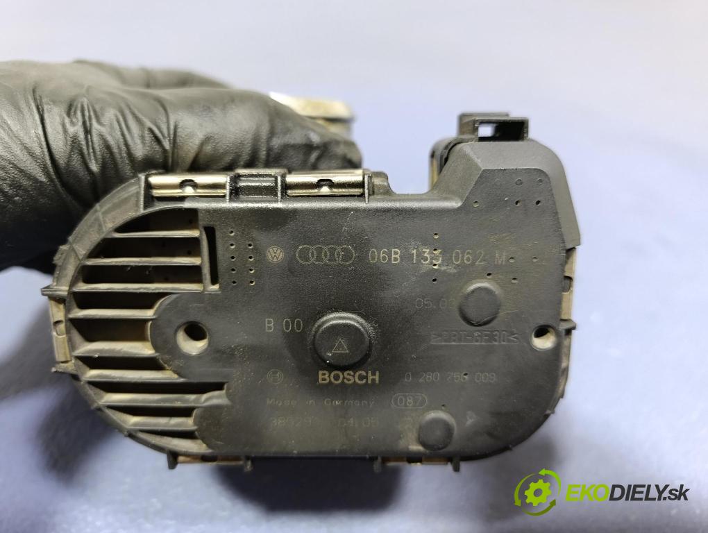 Audi A4 2003 klapka 06B133062M