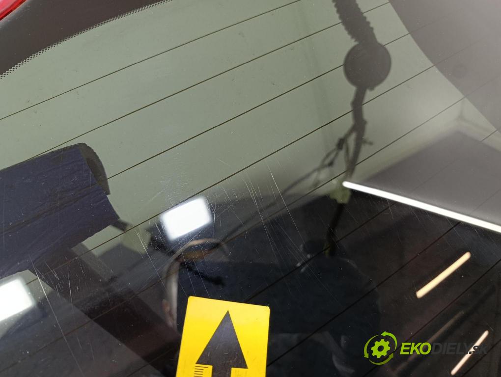 Nissan Note 2006 zadní dveře kufra: kufr
