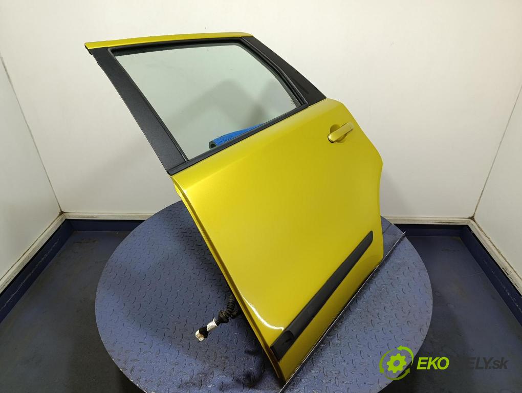 Nissan Note 2006 dvere zad Vľavo: