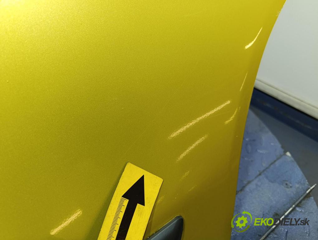 Nissan Note 2006 dvere zad Vľavo: