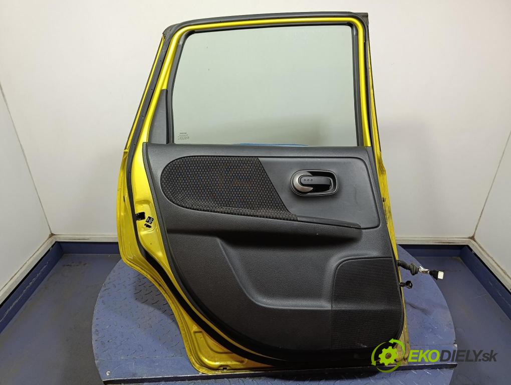 Nissan Note 2006 dvere zad Vľavo:
