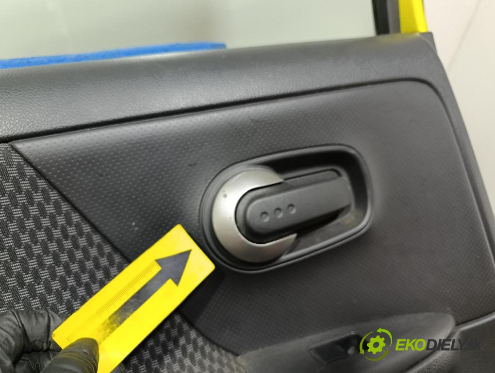 Nissan Note 2006 dvere zad Vľavo: