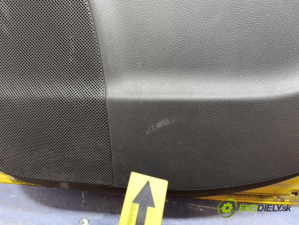 Nissan Note 2006 dvere zad pravé 