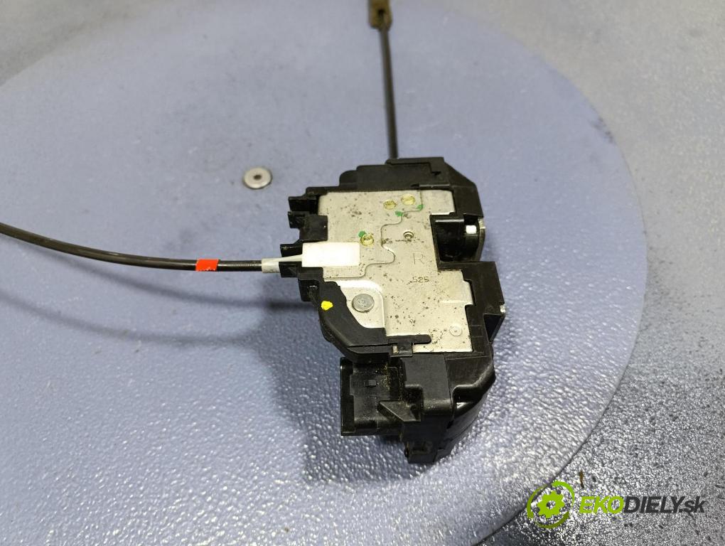 Nissan Note 2006 zámok dvere Predné v pravo: 