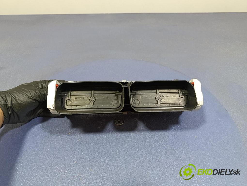 Vw Passat 2002 GRIDS: Prúd vzduchu: Vzduch: 3B0819728D