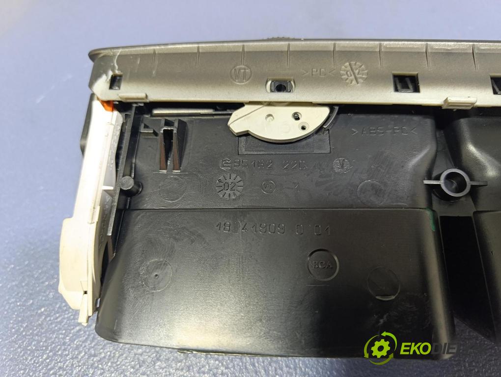 Vw Passat 2002 GRIDS: Prúd vzduchu: Vzduch: 3B0819728D