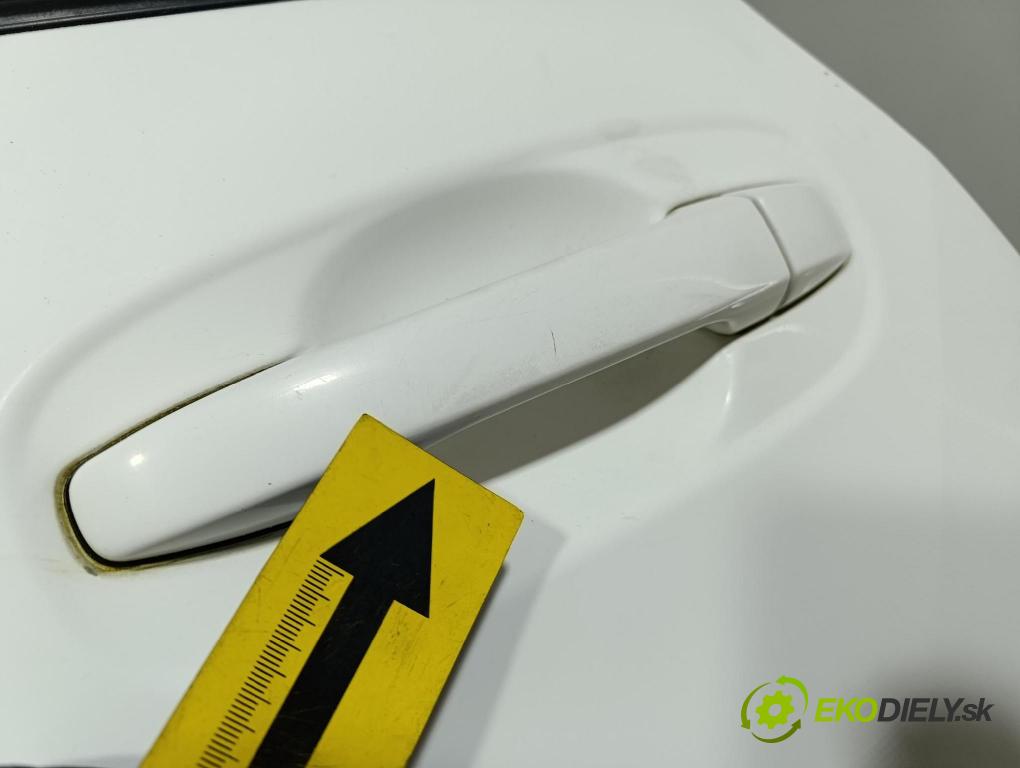 Toyota Verso 2015 dvere zad Vľavo: