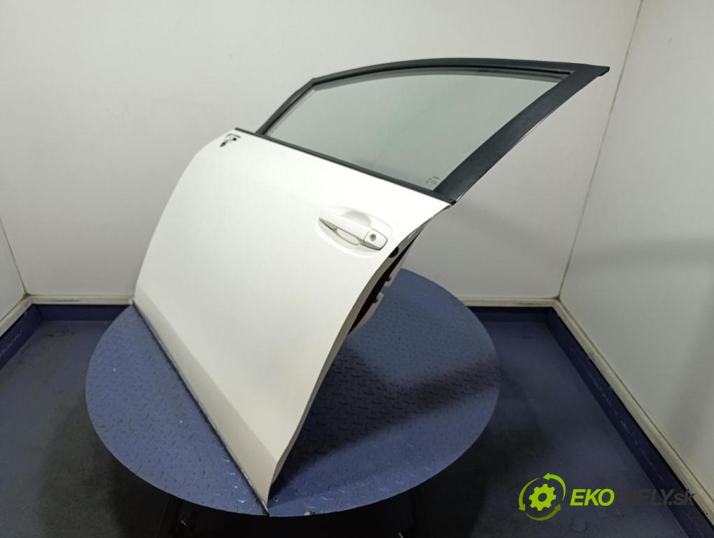 Toyota Verso 2015 dvere Predné Vľavo: