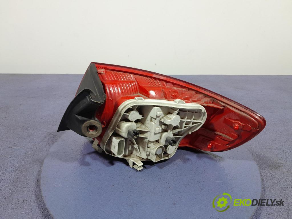 Audi A3 2005 svetlo / reflektor zad ľavá Vonkajsia: 8P4945095C