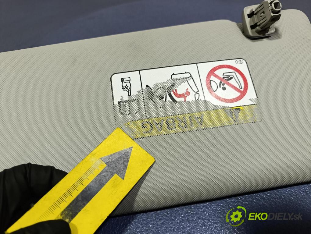 Toyota Verso 2015 kryt slnečná clona 