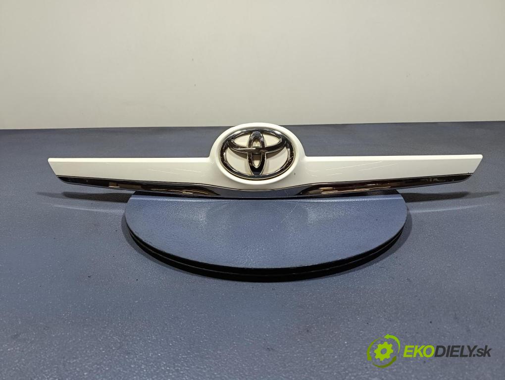 Toyota Verso 2015 zaslepka: Zad: 76811-0F090