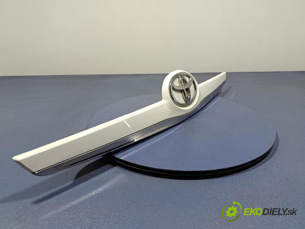 Toyota Verso 2015 zaslepka: Zad: 76811-0F090