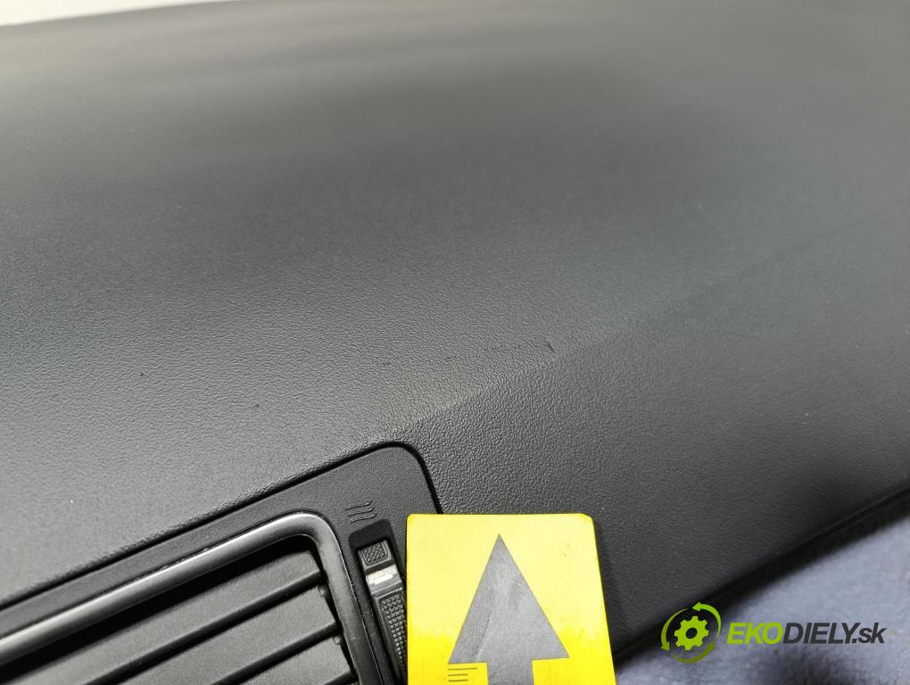 Toyota Verso 2015 kokpit,přistrojova deska 55313-0F010