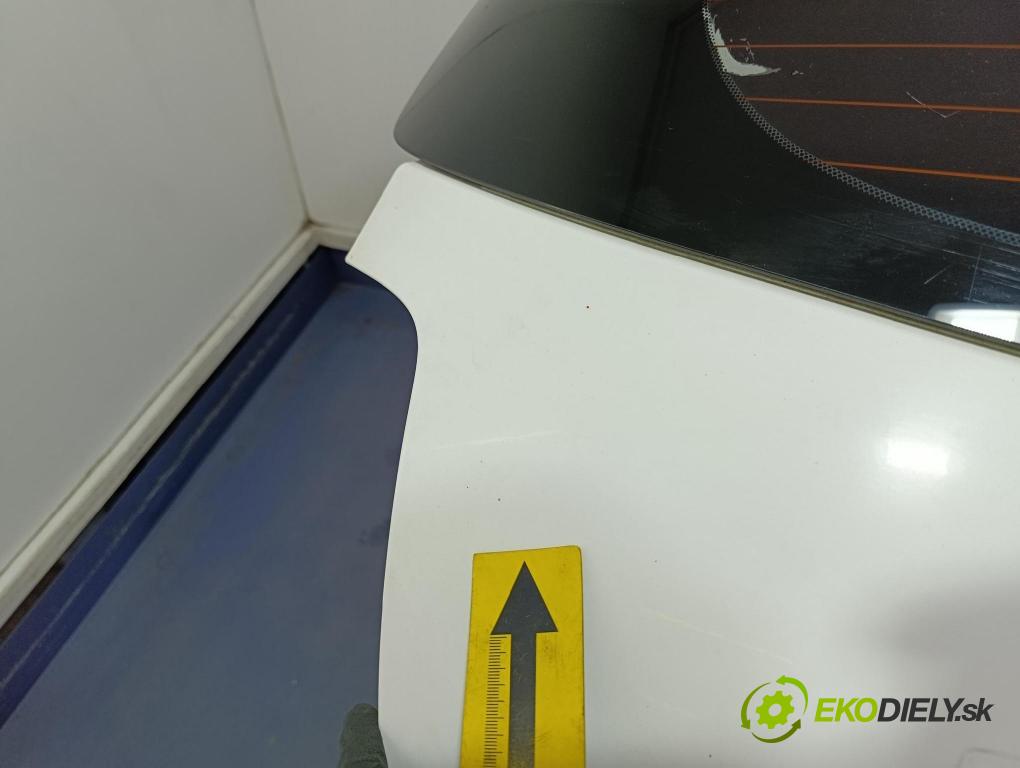 Toyota Verso 2015 zadní dveře kufra: kufr