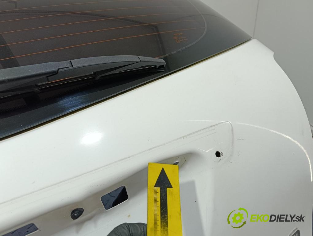 Toyota Verso 2015 zadní dveře kufra: kufr