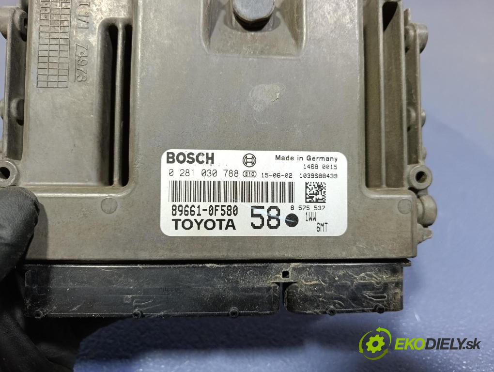 Toyota Verso 2015 řídící jednotka Motor: 89661-0F580