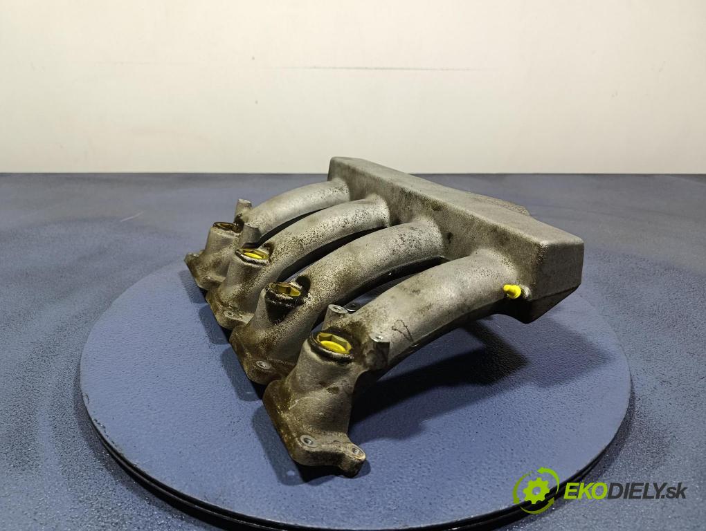 Audi A4 2003 potrubí Sání: 06B133223AC