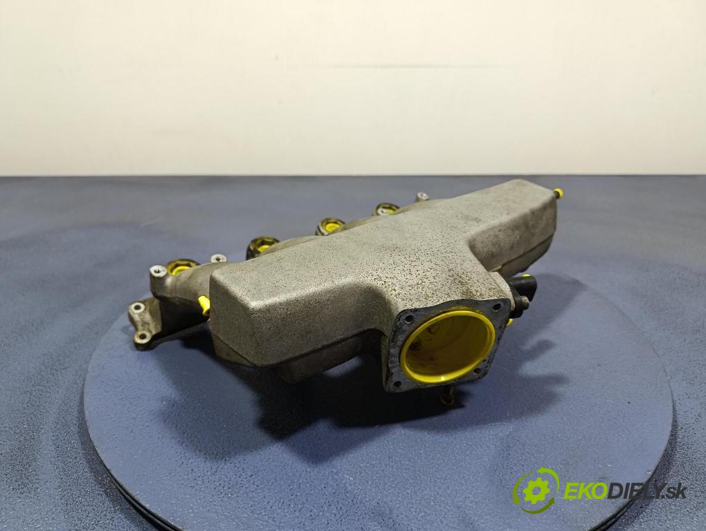 Audi A4 2003 potrubí Sání: 06B133223AC