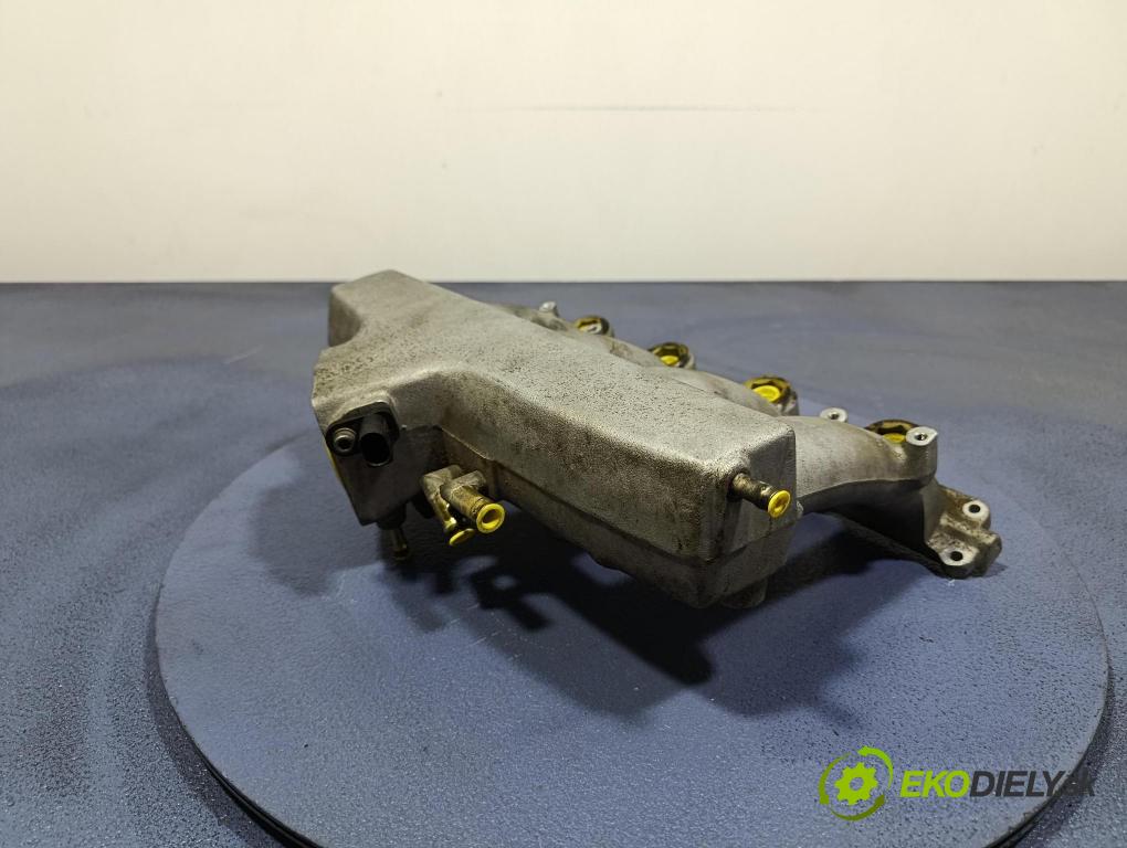 Audi A4 2003 potrubí Sání: 06B133223AC