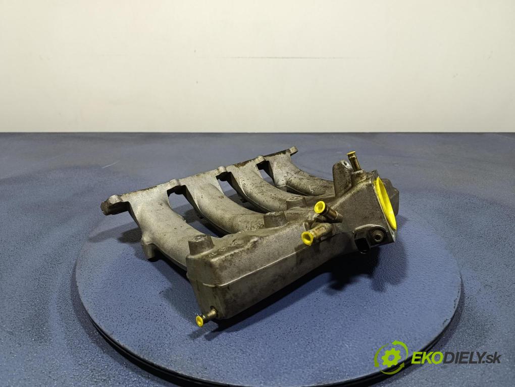 Audi A4 2003 potrubí Sání: 06B133223AC