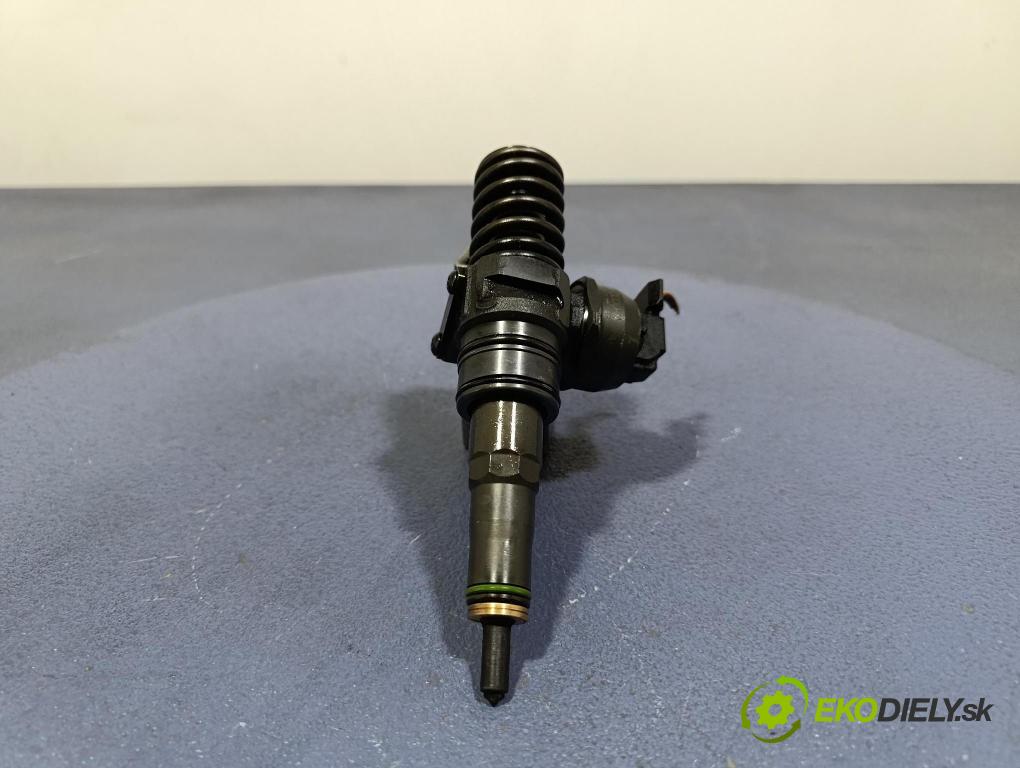 Vw Passat 2005 vstřikovač 038130073BQ