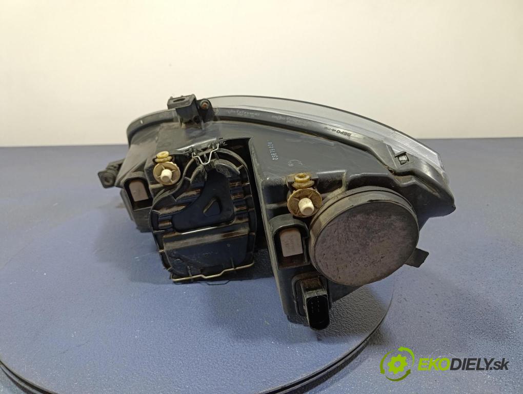 Seat Altea 2004 Reflektor: v pravo: 445-1116R