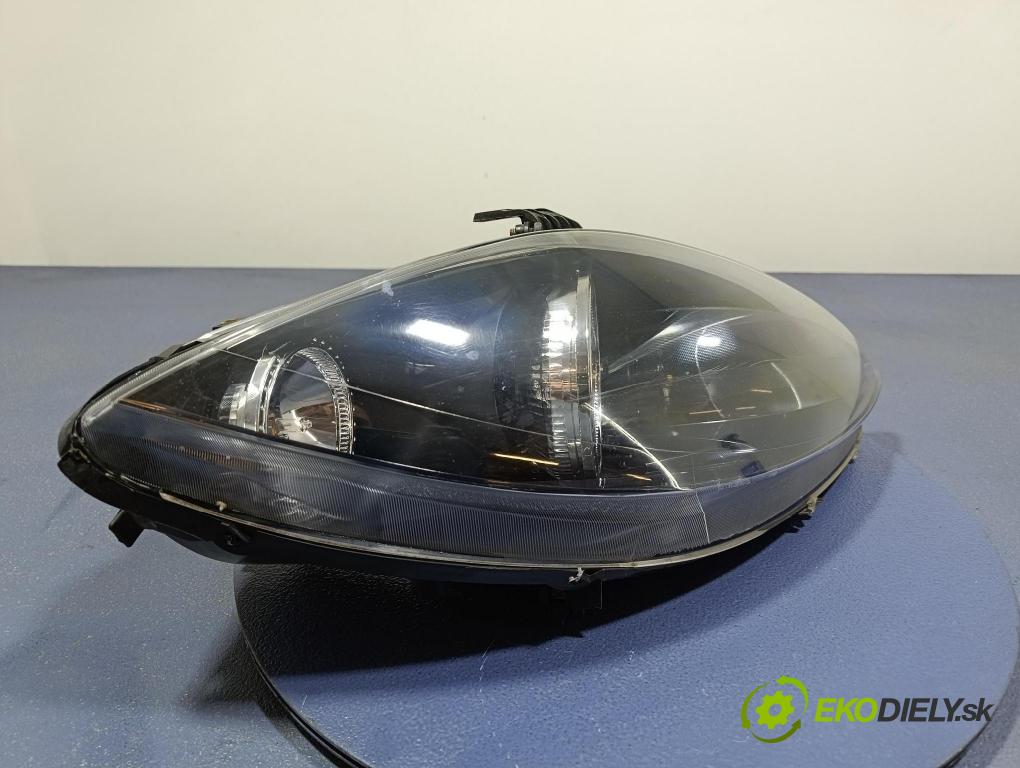 Seat Altea 2004 Reflektor: v pravo: 445-1116R