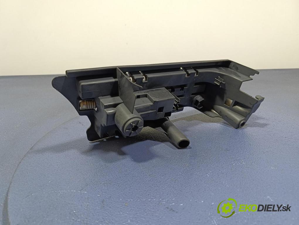 Audi A6 2006 uchyt Vlečenie: 4F5012111A