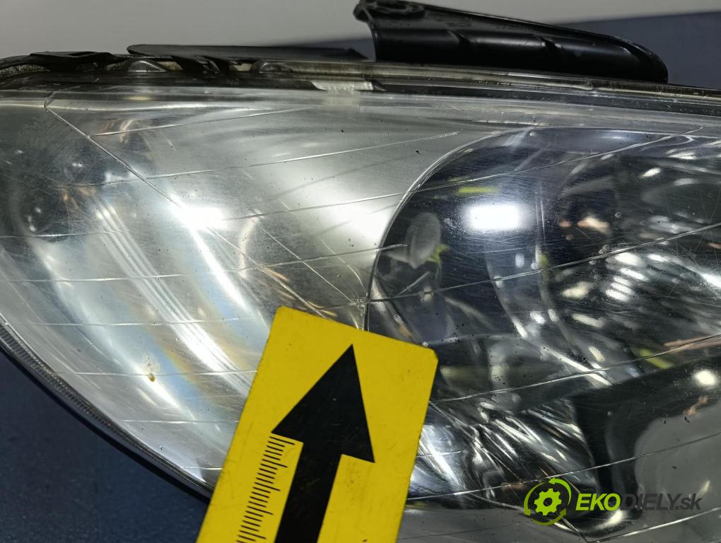 Peugeot 206 2005 Reflektor: v pravo: 9628666780