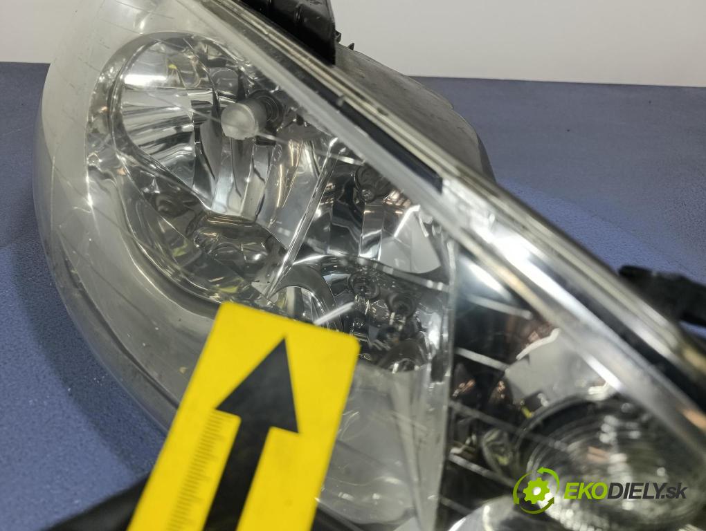 Peugeot 206 2005 Reflektor: v pravo: 9628666780