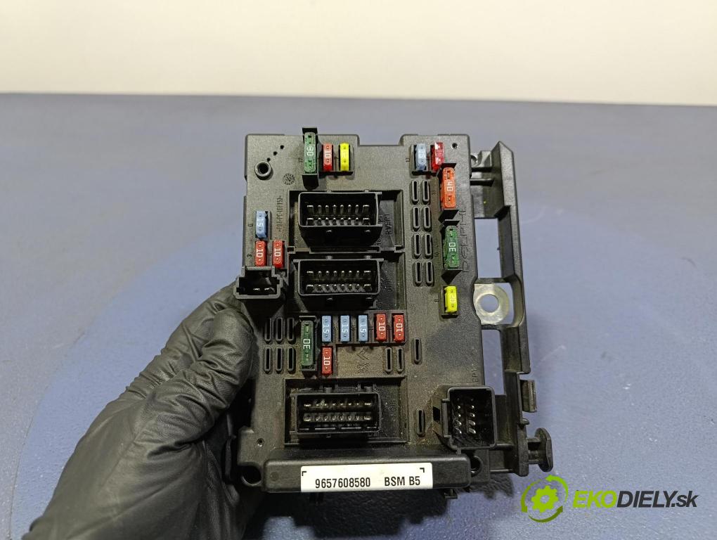 Peugeot 206 2005 skrinka Poistky: 9657608580