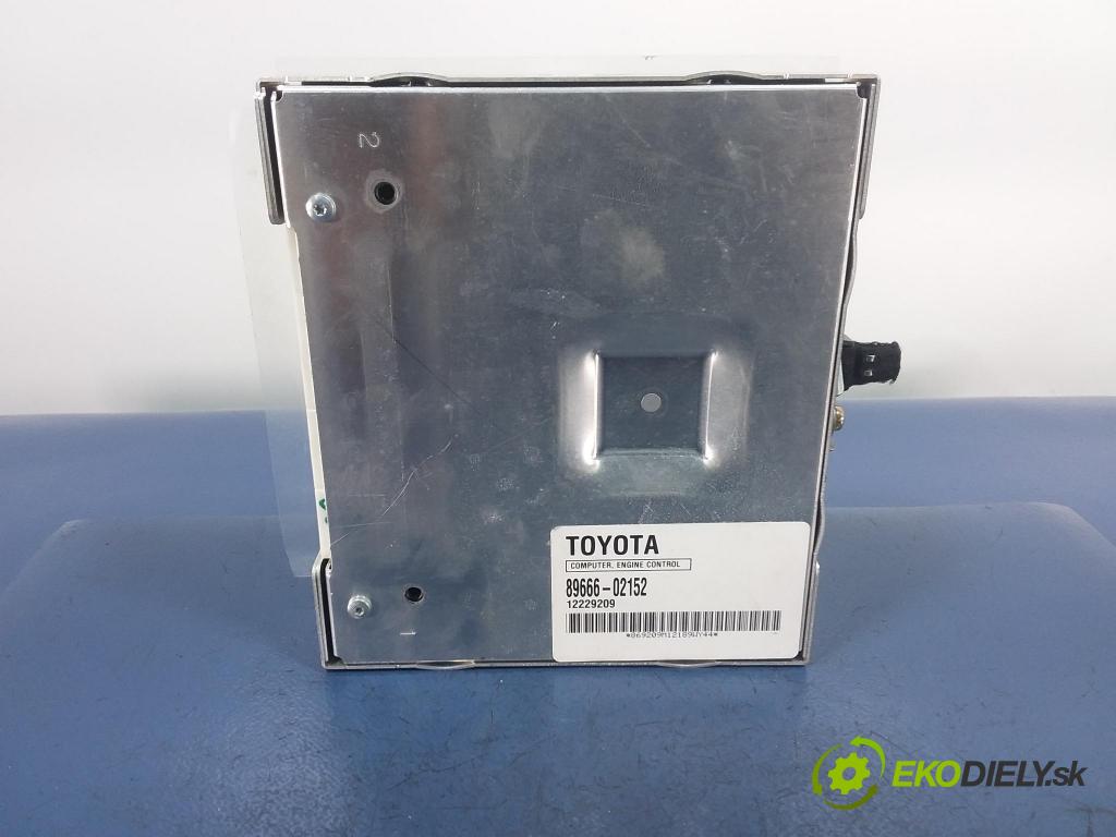 Toyota Corolla 2002 řídící jednotka Motor: 89666-02152