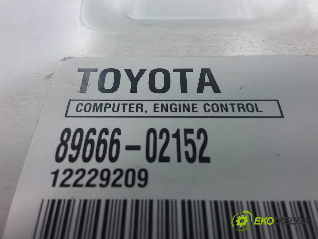 Toyota Corolla 2002 řídící jednotka Motor: 89666-02152