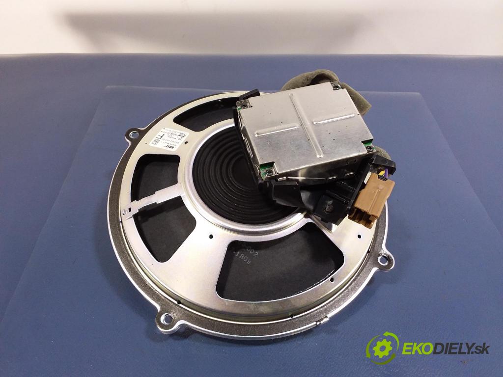 Infiniti G37 2009 Mluvčí: / Subwoofer: 28138-JK11A