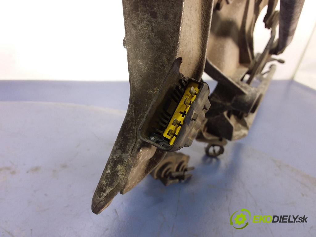 Lancia Phedra 2002 mechanismus motorek Stěrače: před