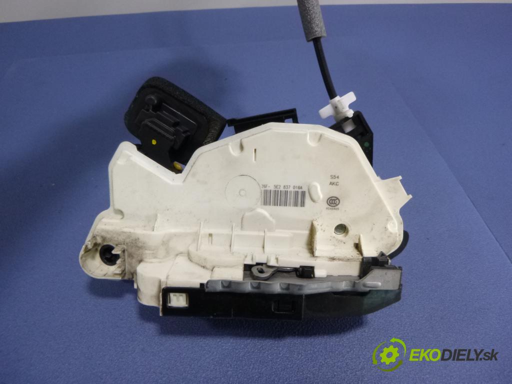 Skoda Rapid 2015 zámek dveře před v pravo: 5E2837016A