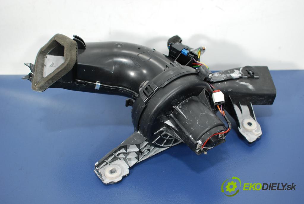 Peugeot 5008 2010 ventilátor Vzduch: 9683444380