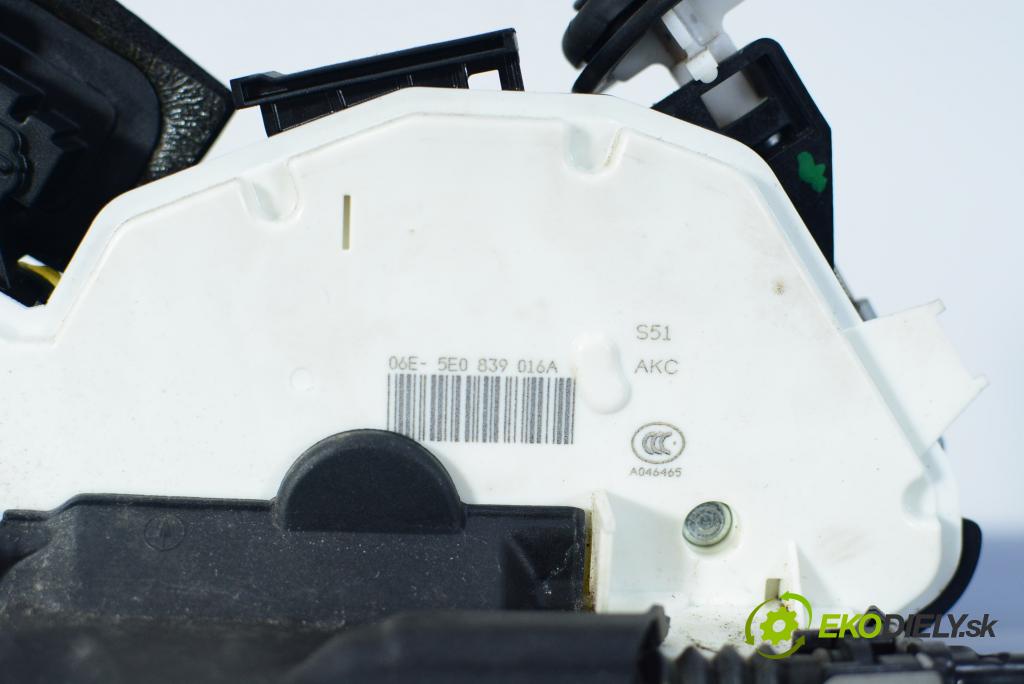 Skoda Rapid 2013 zámek dveře Zad: Levý: 5E0839016A